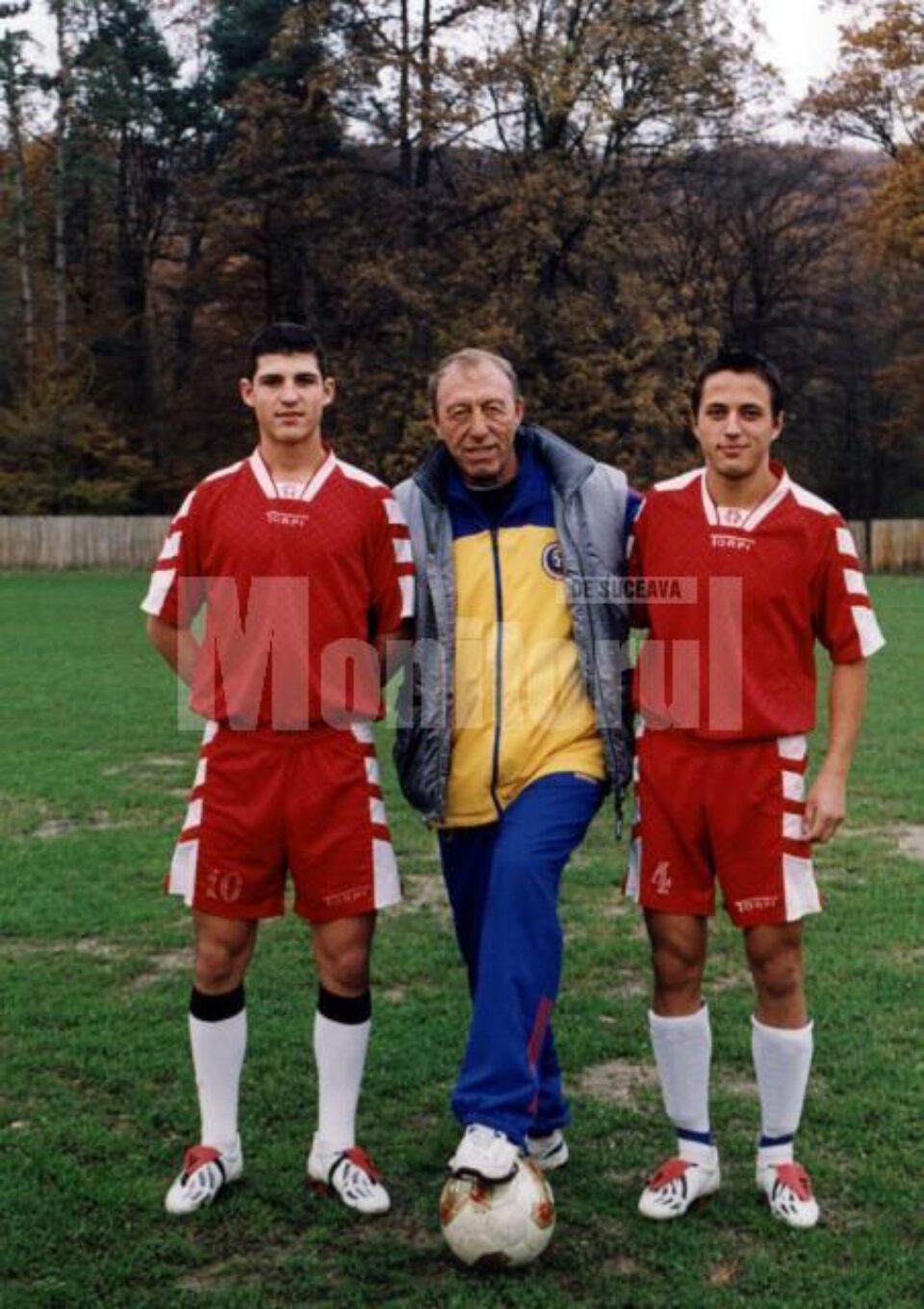 Mircea Negru (stânga), alături de Nicolae Dobrin și un alt coleg de la juniori