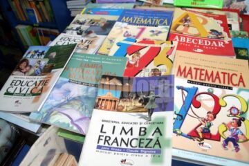 Nu toți elevii vor avea manuale