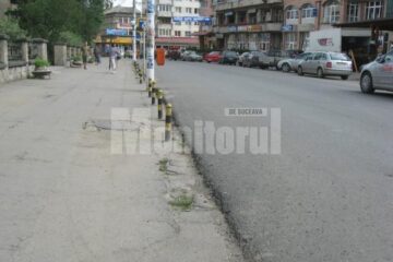 În Câmpulung Moldovenesc drumul este mai înalt decât trotuarele