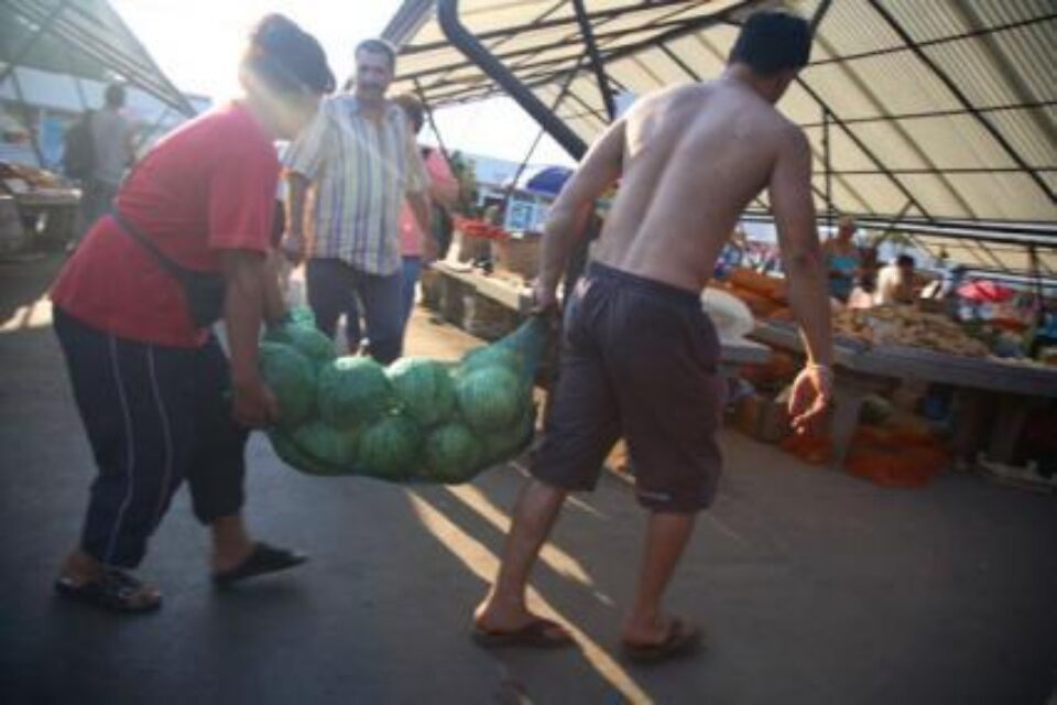 Veniturile luate în calcul de INS le includ atât pe cele bănești, cât și pe cele în natură. Foto: ALAMY