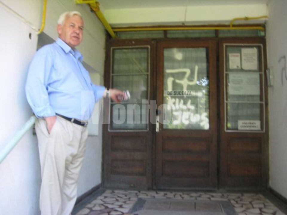 Pe clădiri din Suceava, mesaje cu caracter antisemit