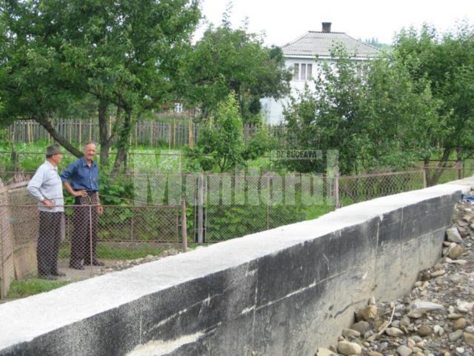 Casele oamenilor au dispărut în spatele parapeților