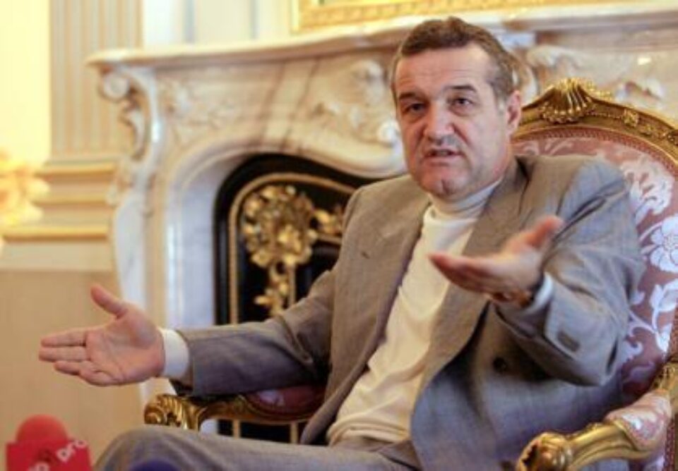 Gigi Becali nu renunță la năravul de face echipa