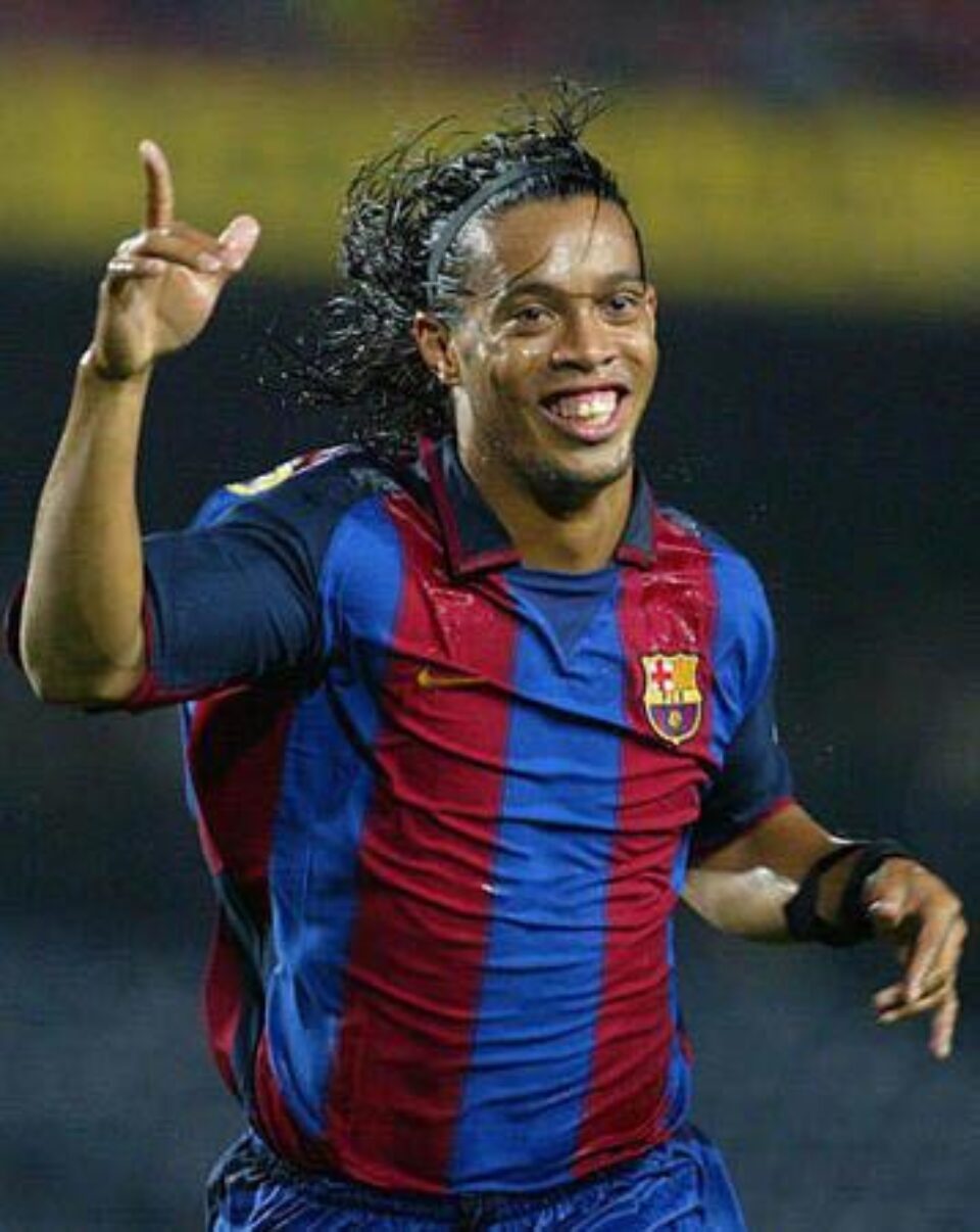 Ronaldinho visează să ajungă la Beijing, dar clubul nu-i permite