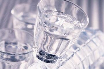 Potrivit unui studiu recent, prea multă apă poate dăuna sănătății. Foto: CORBIS