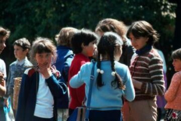 Copiii români sunt cei mai sceptici cu privire la protecția drepturilor în țara lor. Foto: ALAMY