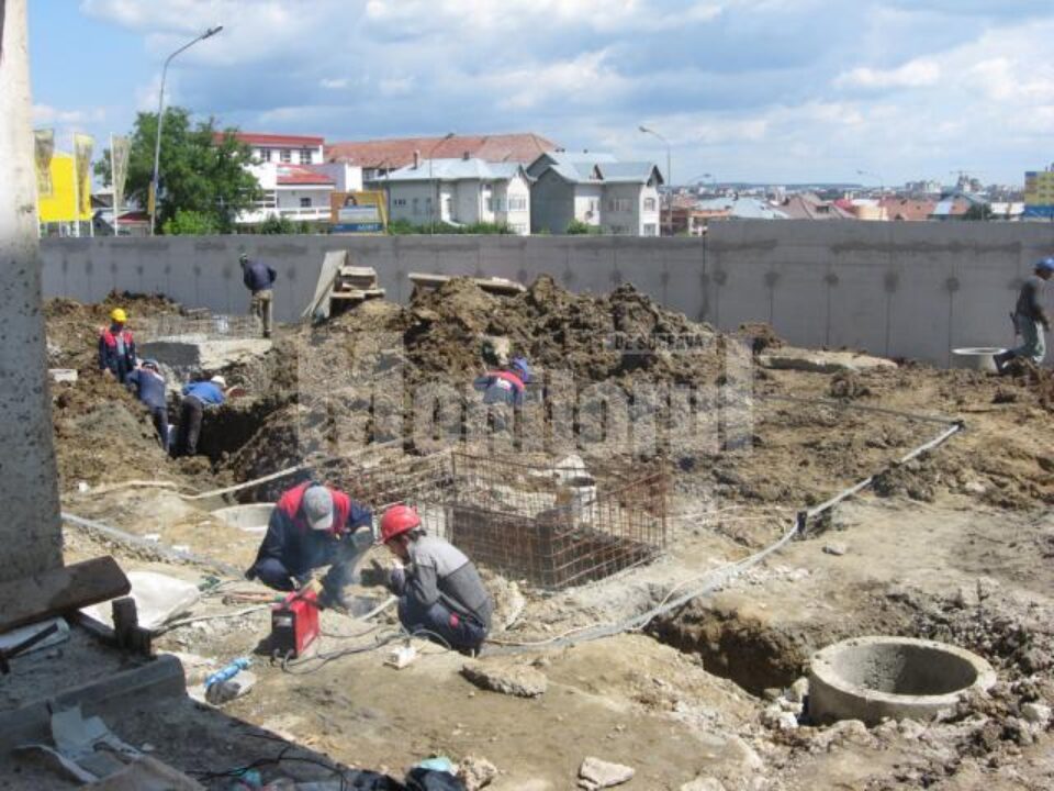 În construcții este nevoie de muncitori În construcții este nevoie de muncitori