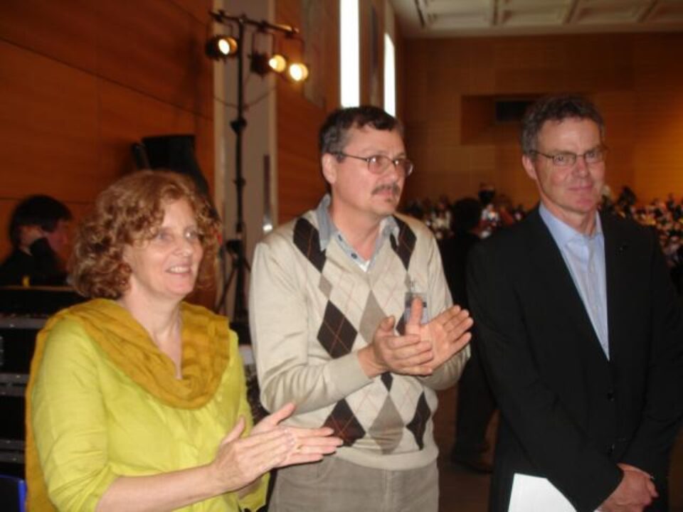 Mugur Andronic împreuna cu președintele WAC 6, dr. Clara Smith, și dr. Gabriel Cooney Mugur Andronic împreuna cu președintele WAC 6, dr. Clara Smith, și dr. Gabriel Cooney