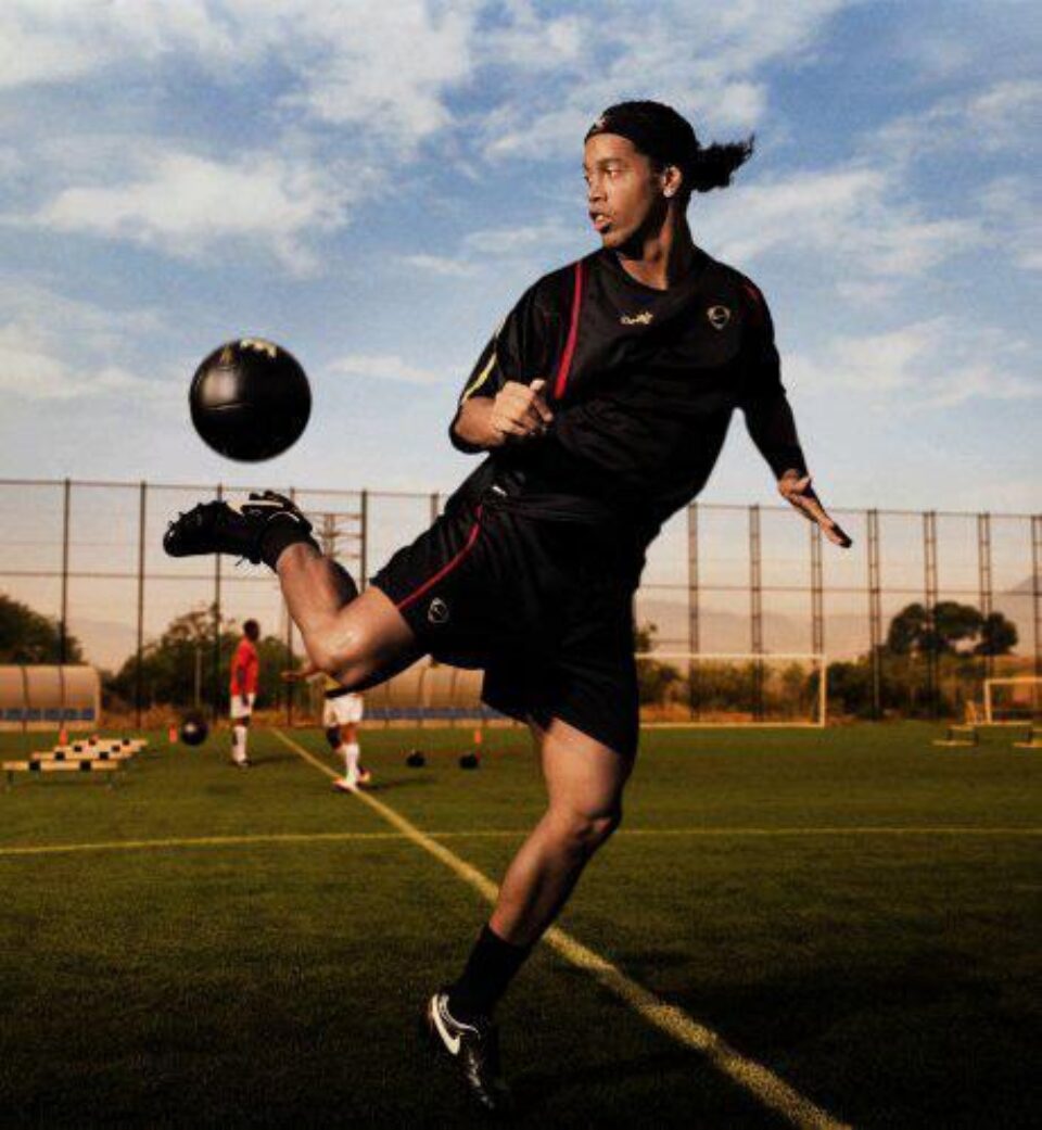 Ronaldinho amenință Barcelona cu rezilierea contractului. Foto: Leviathanonline