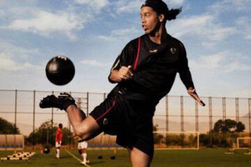 Ronaldinho amenință Barcelona cu rezilierea contractului. Foto: Leviathanonline