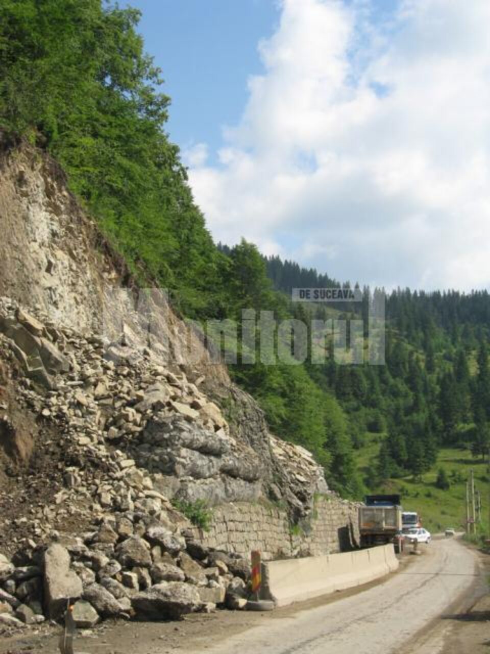Căderi de pietre la Prisaca Dornei