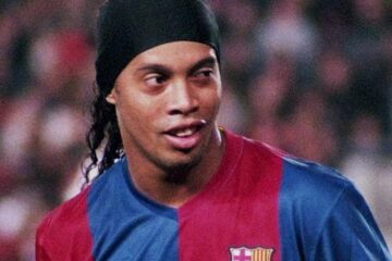 Ronaldinho este momit cu salarii uriașe
