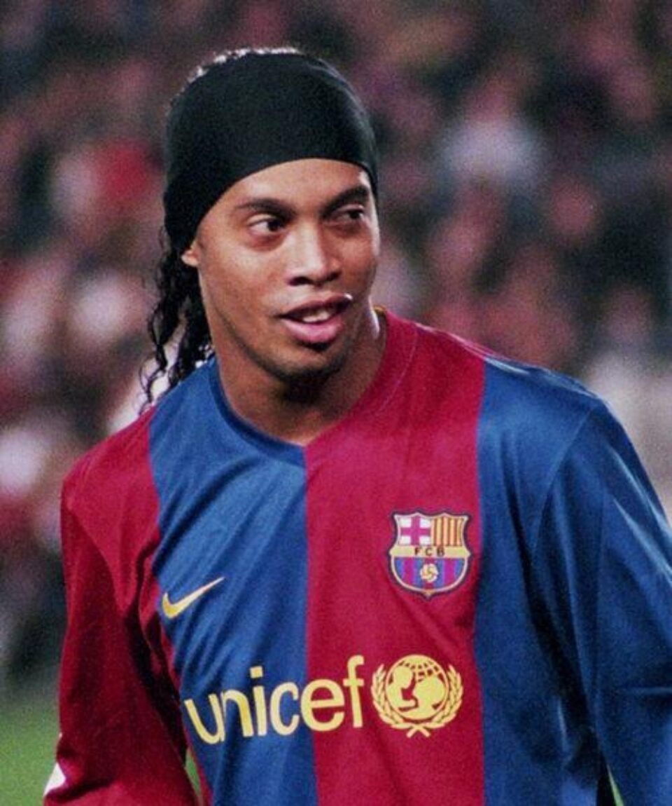 Ronaldinho este momit cu salarii uriașe