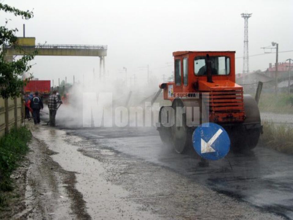 Asfalt turnat pe o ploaie torențială