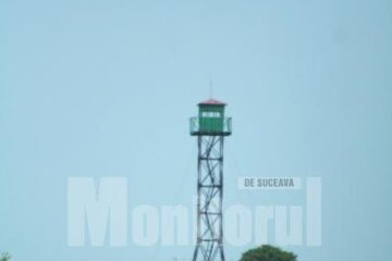 Punctul de observare a frontierei este pustiu, iar traficanții au drum liber