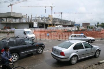 Sens giratoriu de la intrarea în municipiul Suceava, dinspre Fălticeni