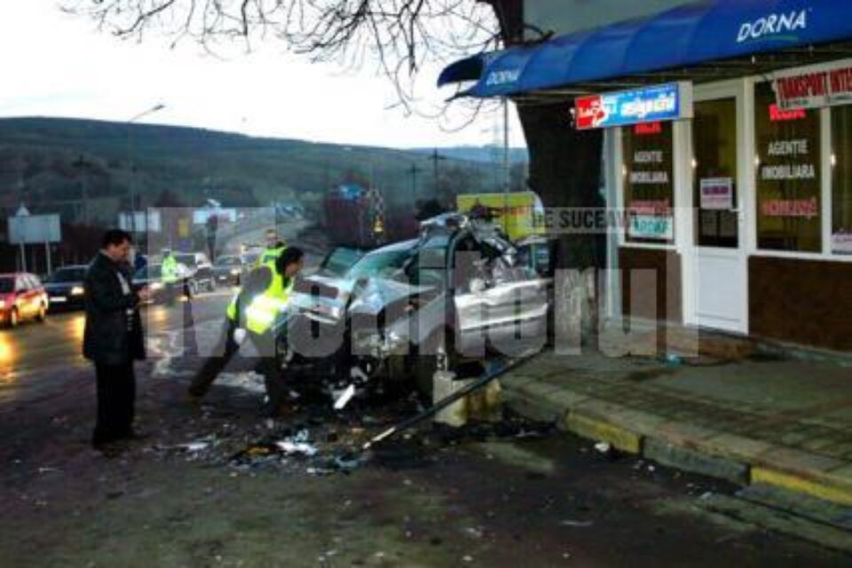 La Fălticeni, un șofer băut a provocat un accident cu doi morți și patru răniți La Fălticeni, un șofer băut a provocat un accident cu doi morți și patru răniți