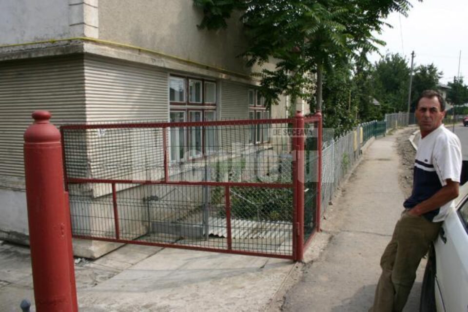 Ioan Andrieș: „De vreo tamponare sau de o altă mașină din cauza căreia să fi intrat în gard, nu știu să fi auzit...” Ioan Andrieș: „De vreo tamponare sau de o altă mașină din cauza căreia să fi intrat în gard, nu știu să fi auzit...”