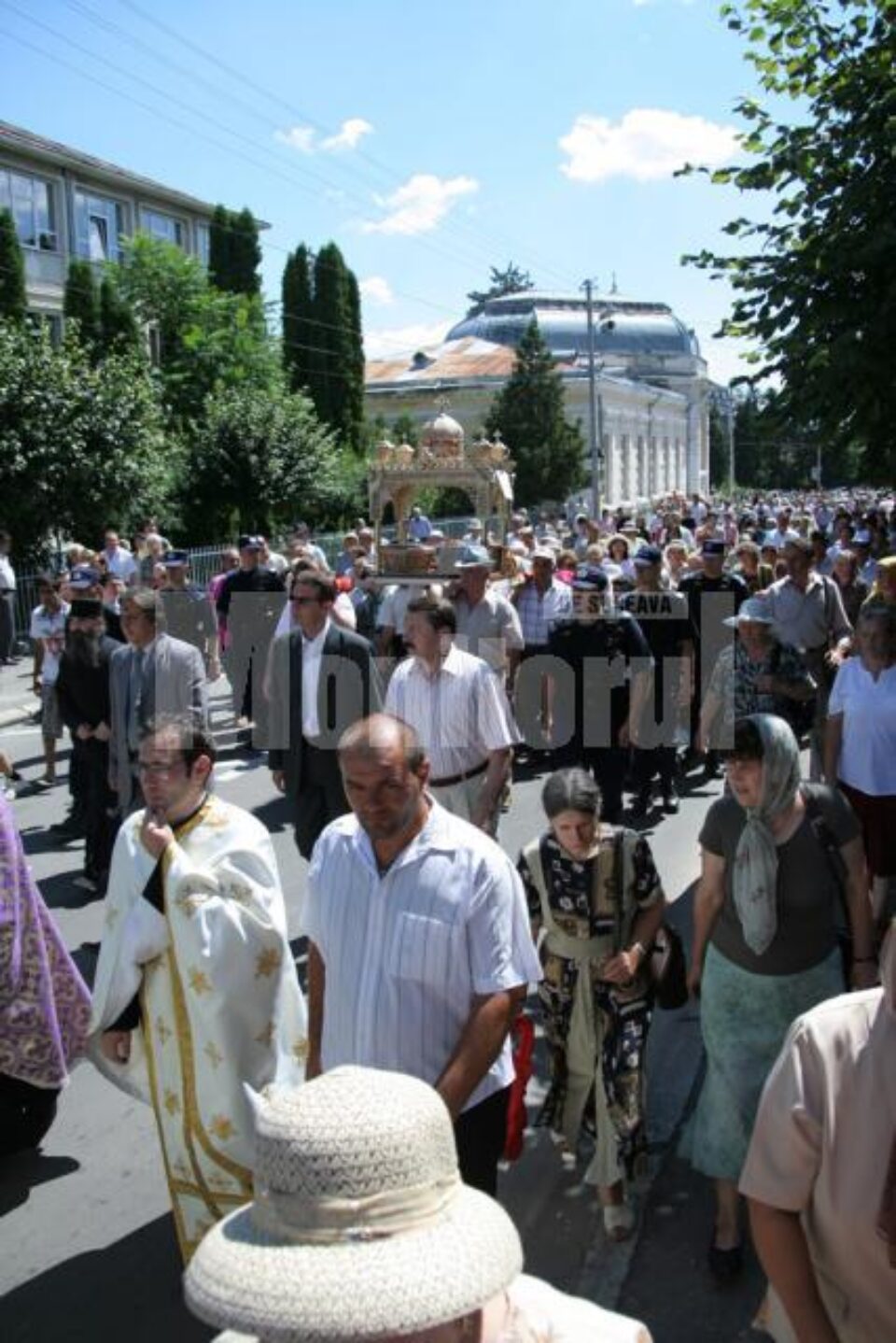 Procesiune pe străzile Fălticeniului