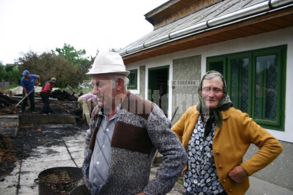 Gospodăria soților Nacu a fost distrusă în mare parte de flăcări