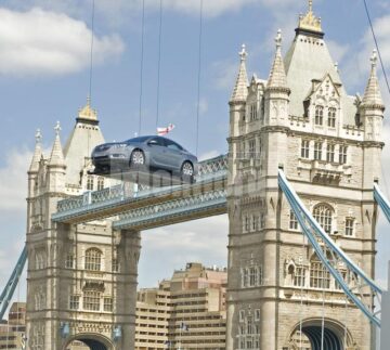 Insignia a aterizat la Londra