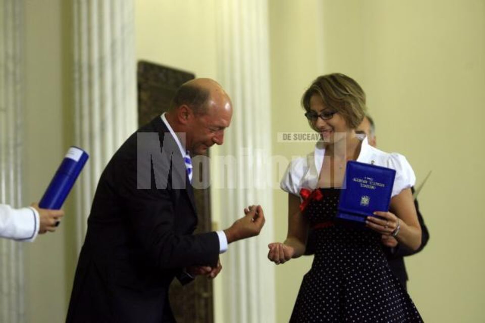 Băsescu a decorat-o pe Maria Olaru pentru medaliile obținute la Jocurile Olimpice