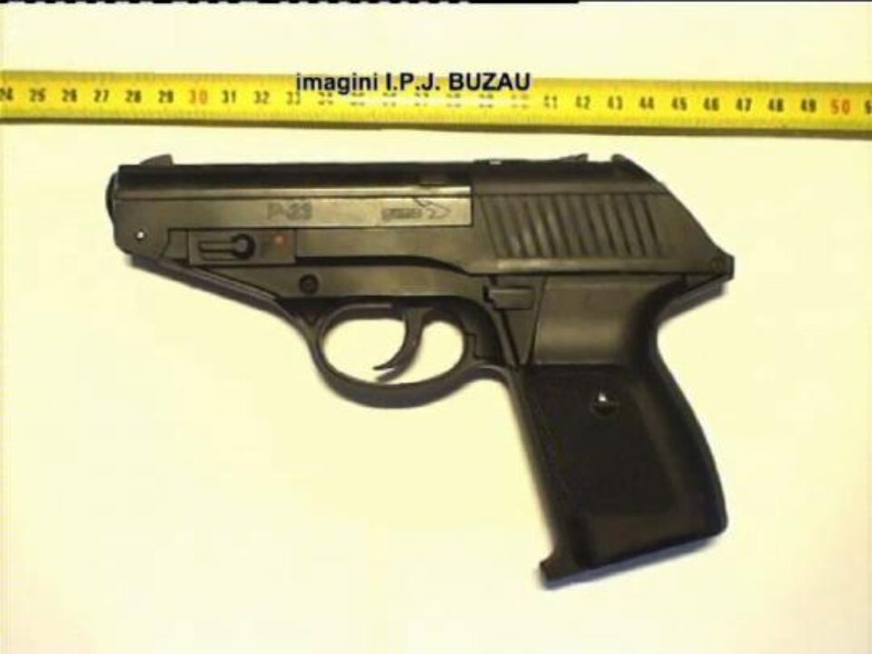 Pistolul cu care Serseniuc ar fi facut „ordine” în centrul Buzăului
