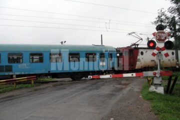 Din cauza inundațiilor: Trenuri anulate și sute de minute întârziere