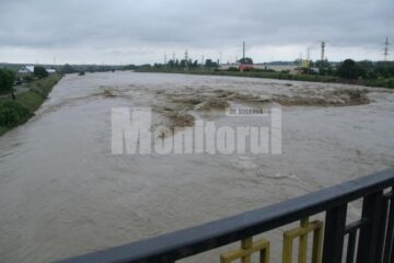 Podurile de la Burdujeni și Ițcani, amenințate de vâltoarea apelor