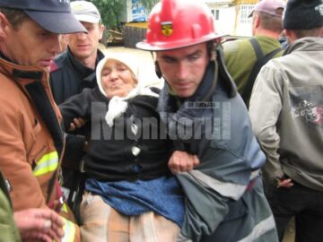 Coșmarul inundațiilor: Prizonieri în propriile case