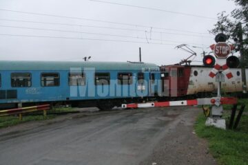 Din cauza inundațiilor: Trenuri anulate și sute de minute întârziere