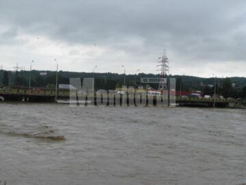 Podurile de la Burdujeni și Ițcani, amenințate de vâltoarea apelor