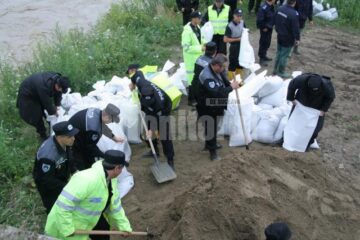 Podurile de la Burdujeni și Ițcani, amenințate de vâltoarea apelor