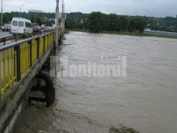 Podurile de la Burdujeni și Ițcani, amenințate de vâltoarea apelor