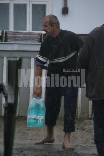 Multi dintre satenii din Tibeni au mancat doar paine cu apa