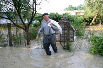 Prutul a inundat sute de gospodării în județul Botoșani