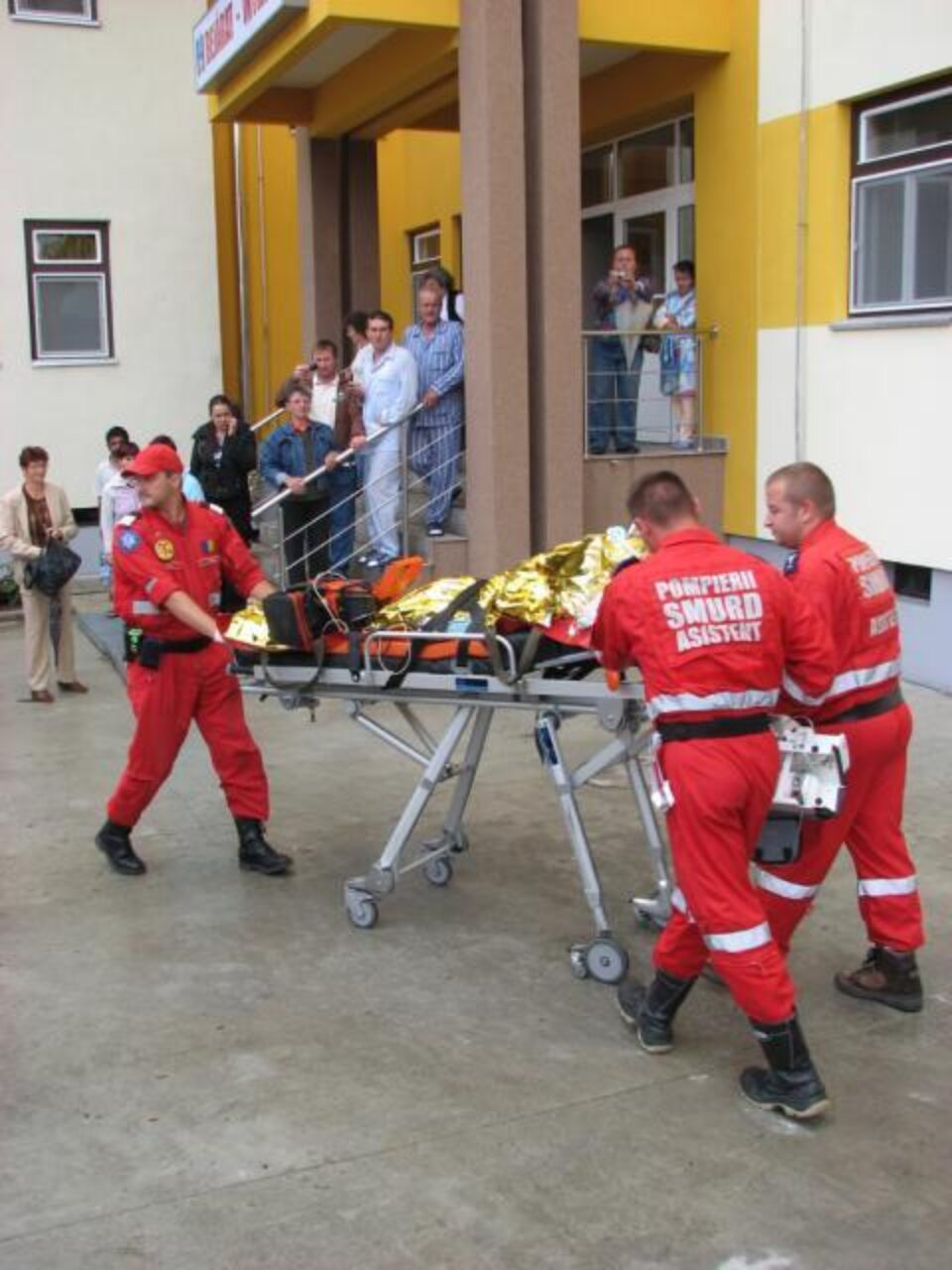 Zece dintre răniții în urma exploziei de la Gheorgheni au fost aduși, sâmbătă seară, la București. Foto: MEDIAFAX