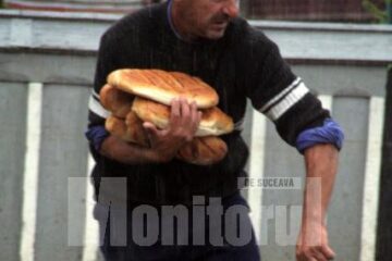 Ajutor umanitar: Apă, pâine și conserve pentru sinistrați