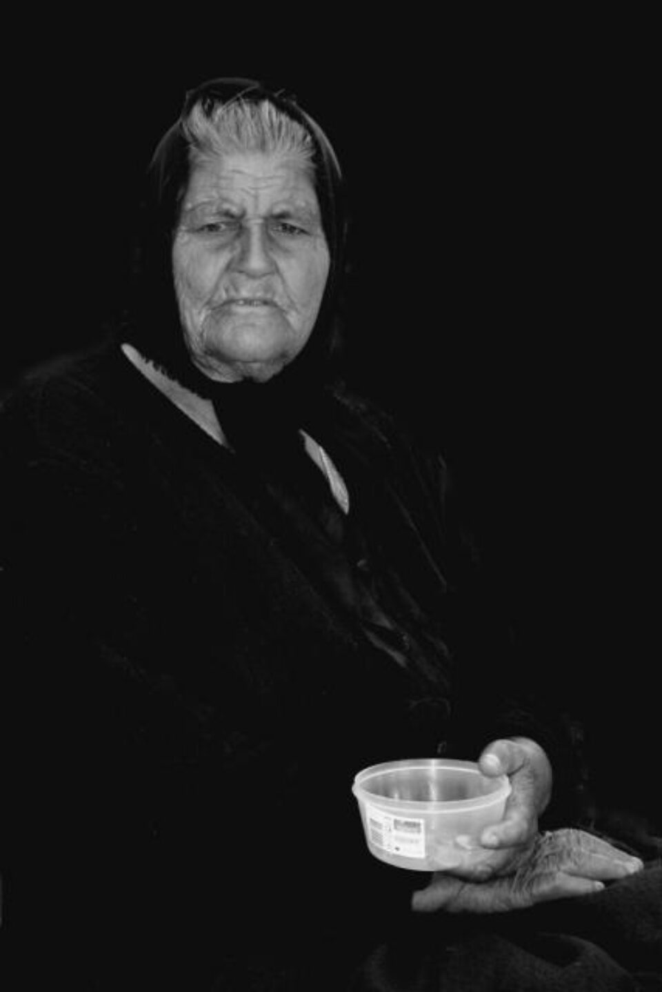 Fiecare punea după cum putea, alții mai mult iar alții mai puțin. Foto: Steve Woods