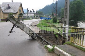 O parte din rețeaua electrică, distrusă