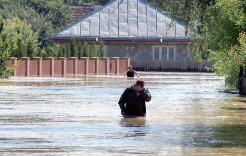 Peste 3.200 locuințe sunt afectate de inundații, 149 dintre acestea fiind distruse complet. Foto: MEDIAFAX