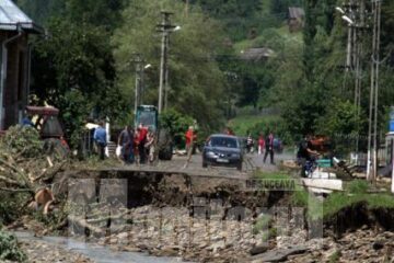 Drumul care duce spre Ulma se întrerupe brusc la câțiva kilometri de Brodina