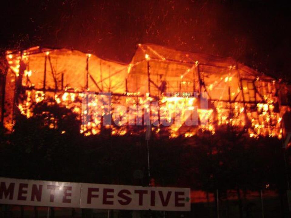 Pensiunea „La dolce vita”, în flăcări Pensiunea „La dolce vita”, în flăcări