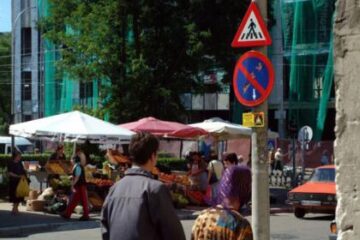 Deși printre cele mai ridicate din UE, încrederea românilor în economie este în scădere. Foto: Mihai FLORIN