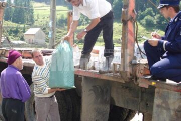 Umanitar: Polițiștii au început o campanie de întrajutorare a sinistraților