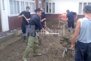 Peste 700 de cadre ale Ministerului Administrației și Reformei Administrative ajută sinistrații