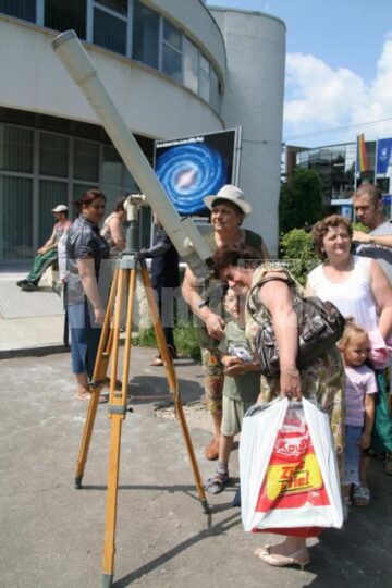 Eveniment: Eclipsa de soare, văzută de zeci de suceveni de la Observatorul Astronomic