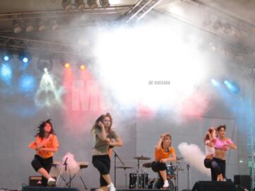 Fetele de la Hands Up