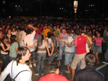 Public incins la dans