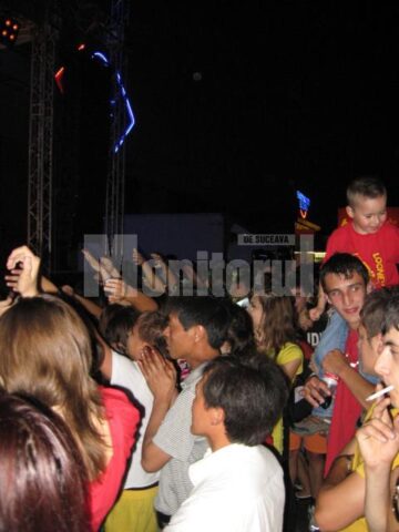 Chinezii s-au distrat de minune la spectacol